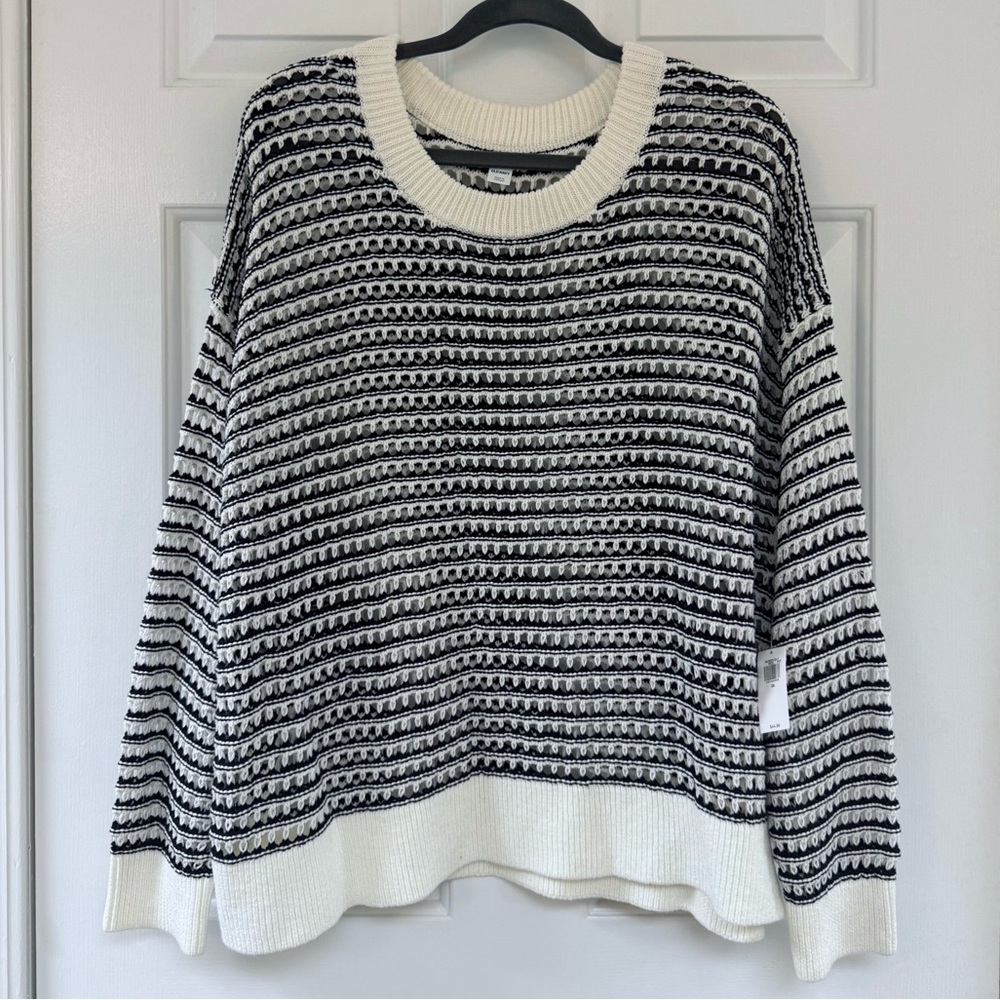 New with tags! Old Navy Black and Cream Knit Sweater, 2X